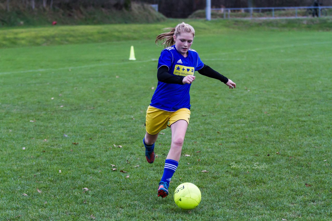 Bild 242 - B-Juniorinnen TSV Gnutz o.W. - SV Henstedt Ulzburg II : Ergebnis: ca. 5:0